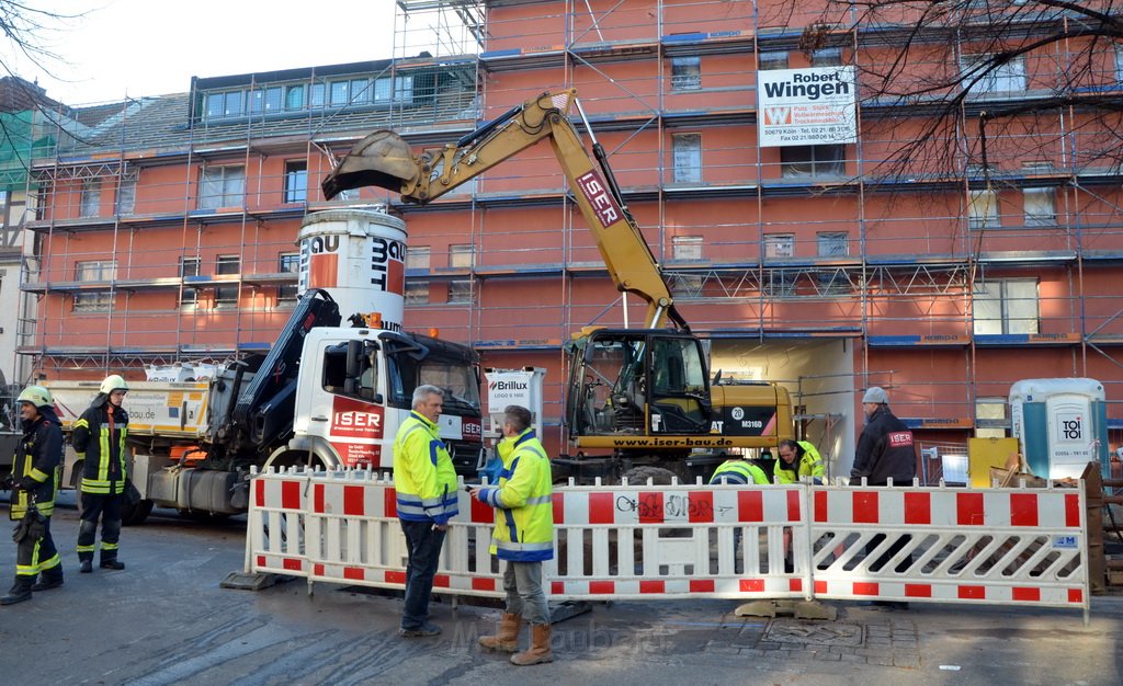 Gasaustritt 2 Koeln Ehrenfeld Lindenbornstr P51.JPG - Miklos Laubert